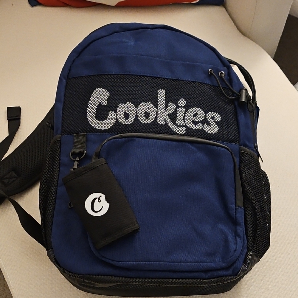 COOKIES SPORTSBACKPACK      STASHER SMELL PROOF PACK. SOCCER BAG!  $RRP $108